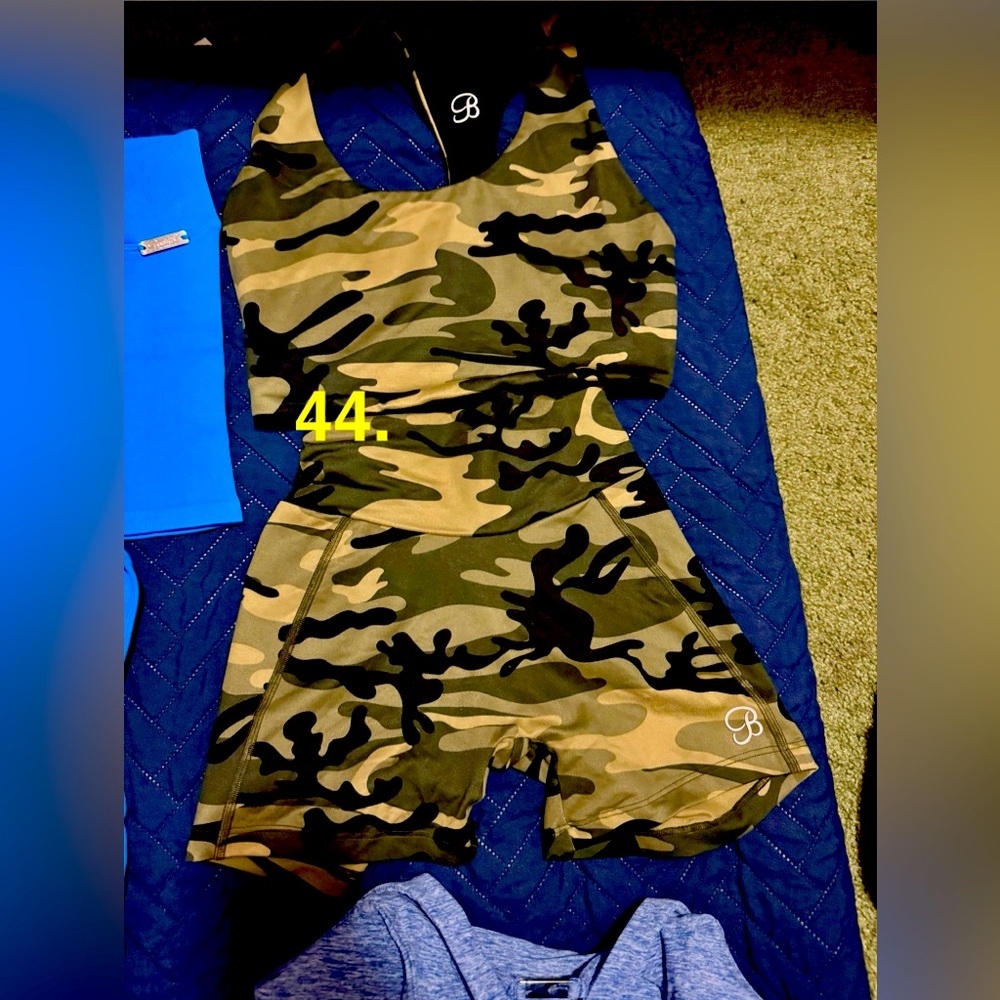 Bombshell Sportswear camo set reversible top S SM